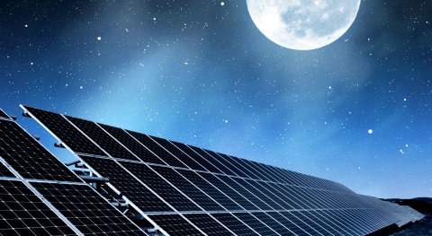 Can a photovoltaic panel produce electricity at night?